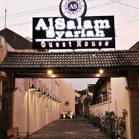 Alsalam Syariah Guesthouse Solo Exteriör bild