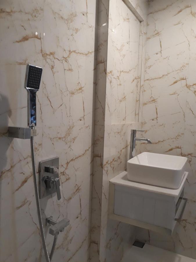 Alsalam Syariah Guesthouse Solo Exteriör bild