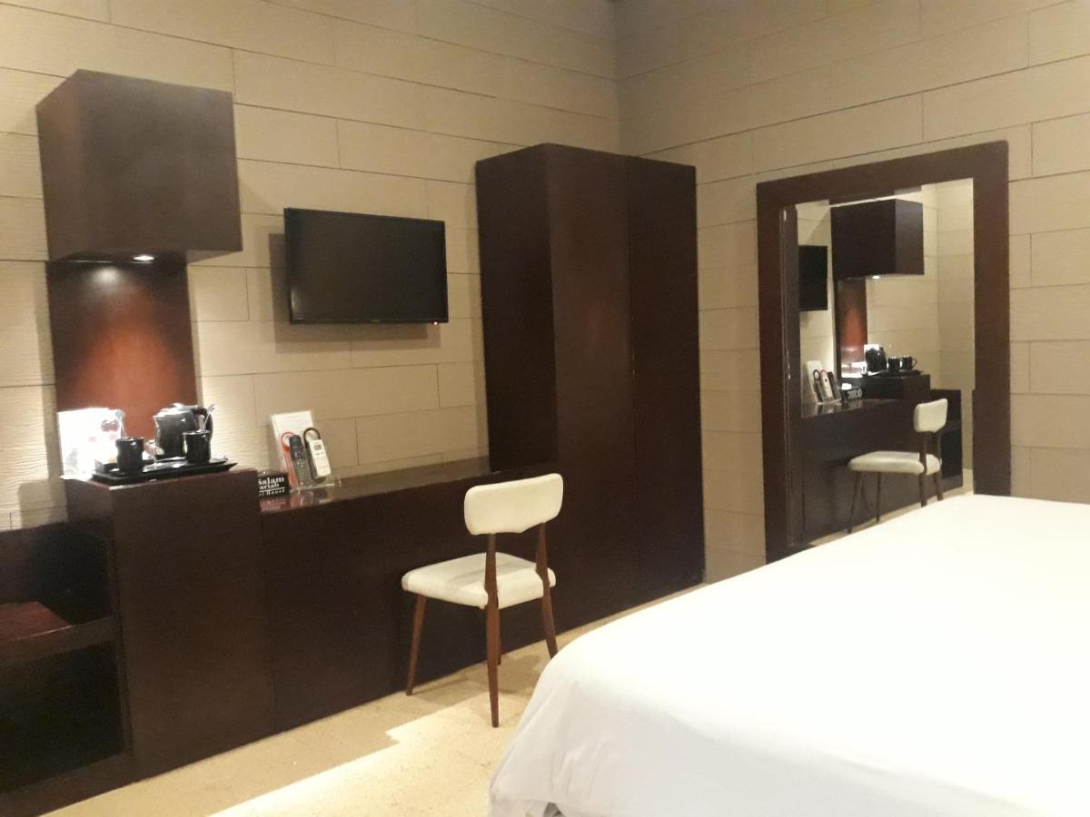 Alsalam Syariah Guesthouse Solo Exteriör bild