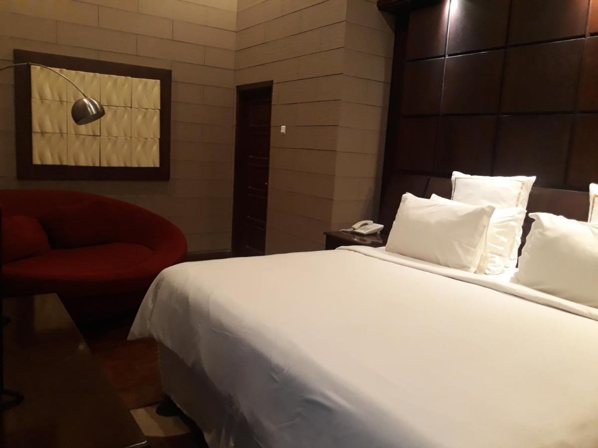 Alsalam Syariah Guesthouse Solo Exteriör bild