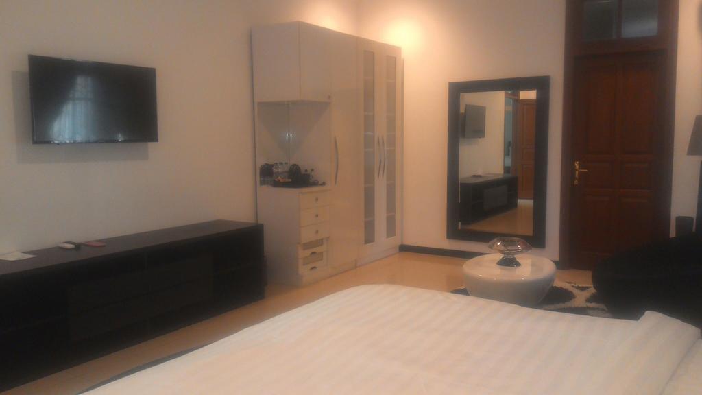 Alsalam Syariah Guesthouse Solo Exteriör bild