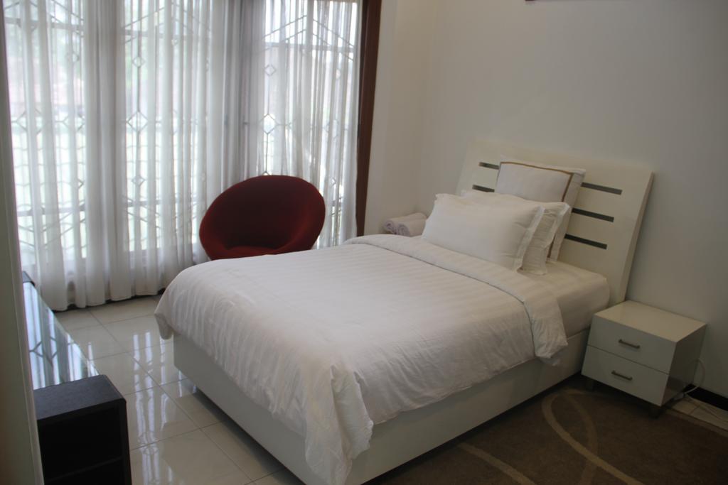Alsalam Syariah Guesthouse Solo Exteriör bild