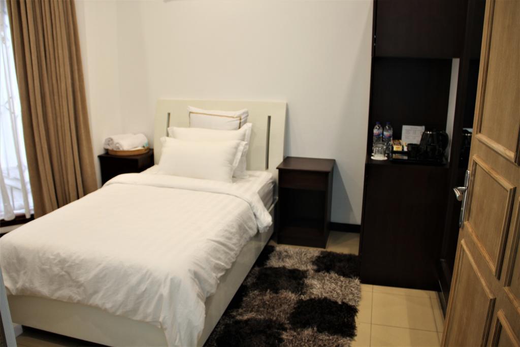 Alsalam Syariah Guesthouse Solo Exteriör bild