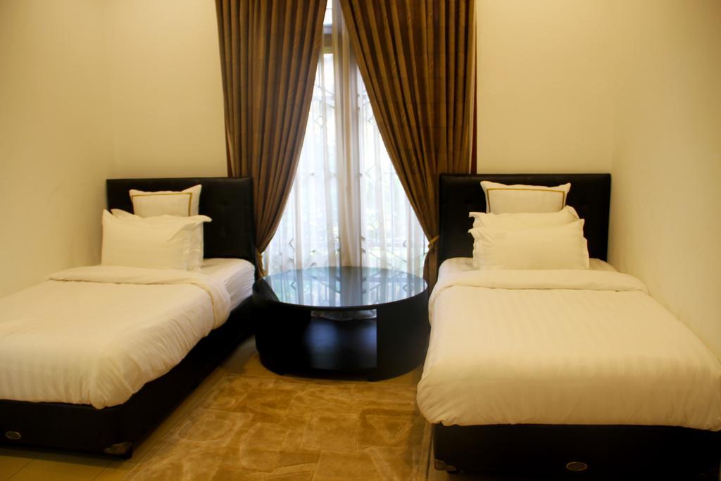 Alsalam Syariah Guesthouse Solo Exteriör bild