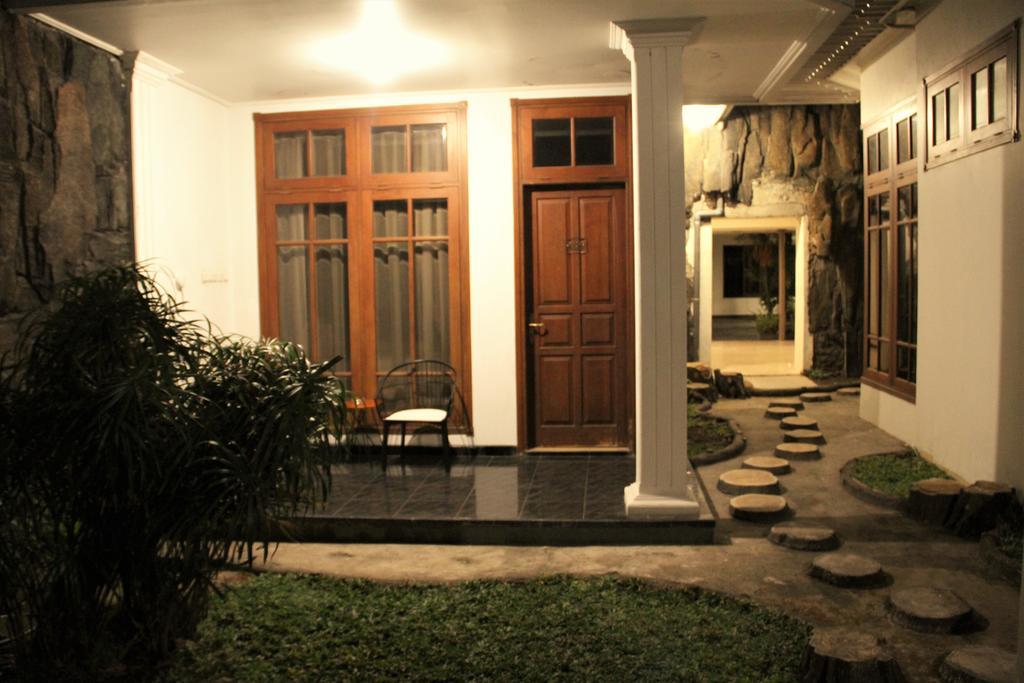 Alsalam Syariah Guesthouse Solo Exteriör bild