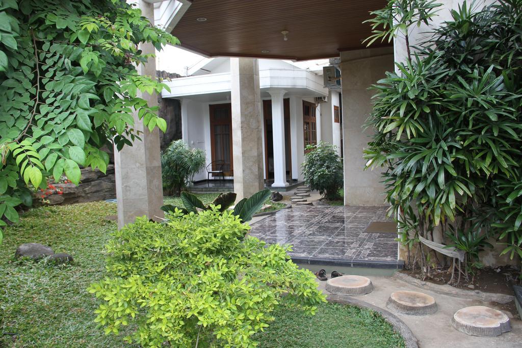 Alsalam Syariah Guesthouse Solo Exteriör bild
