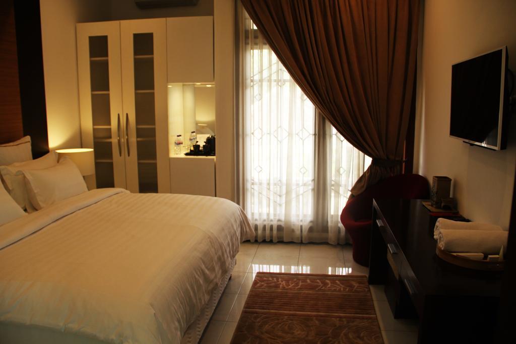 Alsalam Syariah Guesthouse Solo Exteriör bild