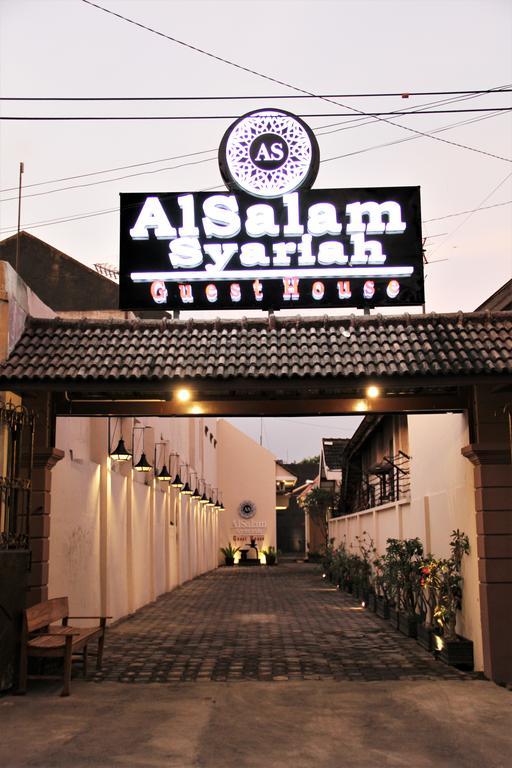 Alsalam Syariah Guesthouse Solo Exteriör bild
