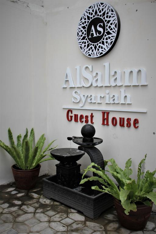 Alsalam Syariah Guesthouse Solo Exteriör bild